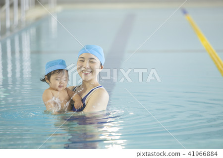 Baby Swimming 41966884