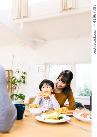 Family meal meal 41967383