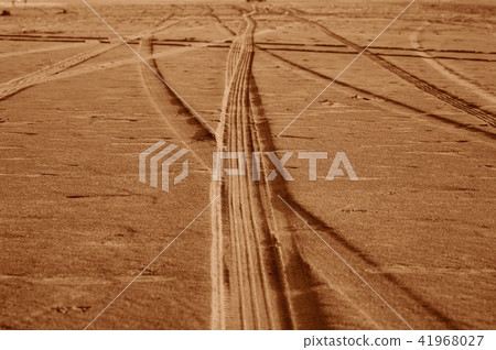 海灘海灘輪胎踪影海灘海邊 41968027