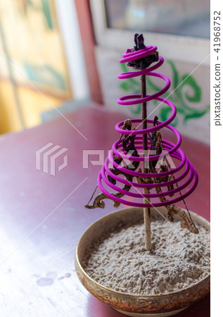 蜿蜒的香火 蜿蜒的香火 41968752