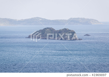 Nakamoshima seen from Lucerne Island 41969897
