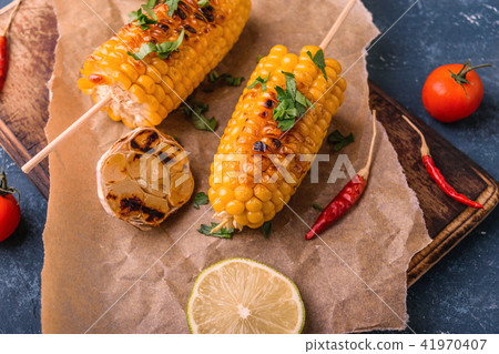 Grilled corn cobs  with garlic and pepper 41970407