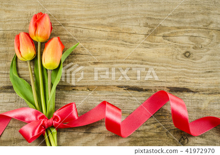 Empty wooden background with colorful flowers 41972970