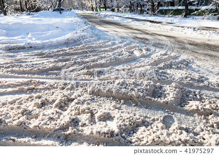 surface of snow-covered slippery urban road 41975297