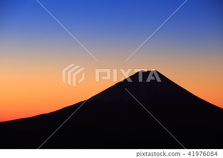 黎明時分的富士山剪影 黎明時分的富士山剪影 41976084