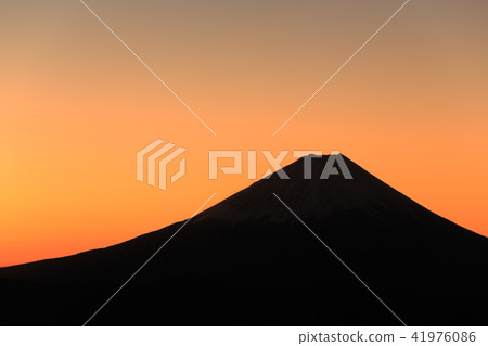 黎明時分的富士山剪影 黎明時分的富士山剪影 41976086
