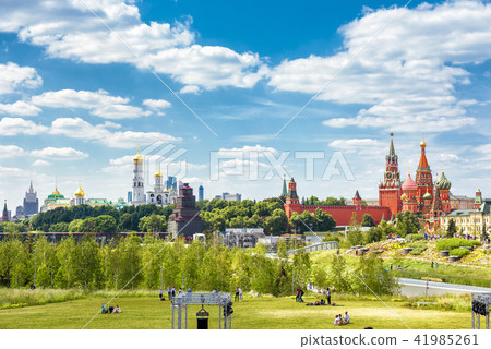 Zaryadye Park overlooking the Moscow Kremlin Zaryadye Park overlooking the Moscow Kremlin 41985261