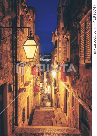 Famous narrow alley of Dubrovnik old town, Croatia Famous narrow alley of Dubrovnik old town, Croatia 41986747