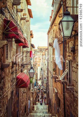Famous narrow alley of Dubrovnik old town, Croatia Famous narrow alley of Dubrovnik old town, Croatia 41986749