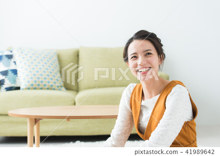二十多歲的女人 二十多歲的女人 41989642