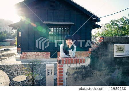 亞洲台灣台南新化大目降文化園區女性女人模特兒龍貓人像肖像 亞洲台灣台南新化大目降文化園區女性女人模特兒龍貓人像肖像 41989688