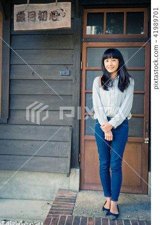 亞洲台灣台南新化大目降文化園區女性女人模特兒龍貓人像肖像 41989701