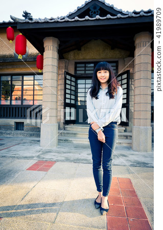 亞洲台灣台南新化大目降文化園區女性女人模特兒龍貓人像肖像 41989709