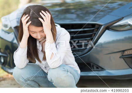 Car broken down. Sad woman head on hand 41990203
