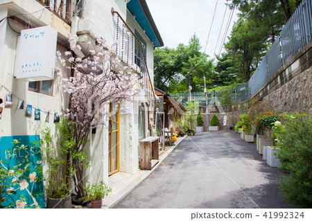 Landscape of Samcheong-dong in Korea 41992324