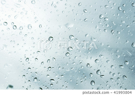 Textured background of window panes with a cloudy background. Natural pattern from a drop of rain on Textured background of window panes with a cloudy background. Natural pattern from a drop of rain on 41993804