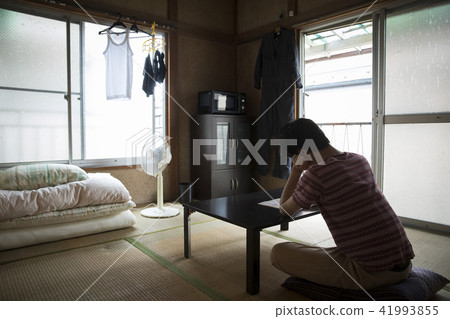 破佈公寓的居民 41993855