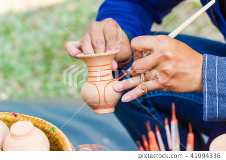 Male Hand painted works in antique cups 41994336