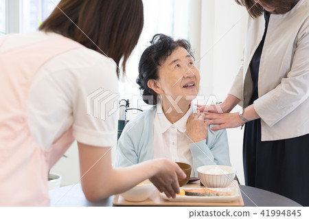 Nursing care image meal Nursing care image meal 41994845
