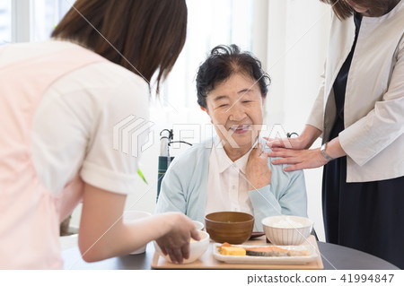 Nursing care image meal Nursing care image meal 41994847