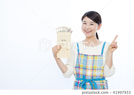Housewife 41997933