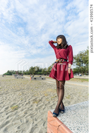 亞洲台灣台南安平觀夕平台海邊沙灘海水女人女性女孩模特兒肖像人像 41998574