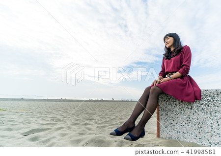 Asia Taiwan Tainan Anping eve platform seaside beach sea water woman female girl model portrait portrait 41998581