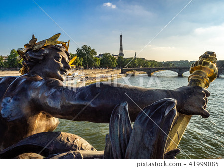 Statue on the Alexander Bridge, Paris Statue on the Alexander Bridge, Paris 41999085