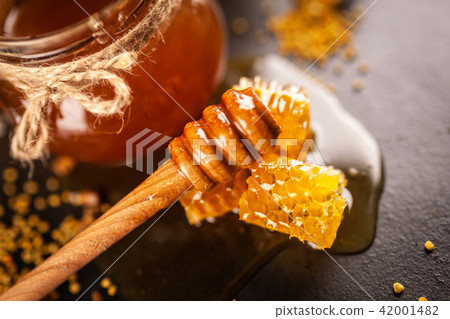 Honey jar and dipper Honey jar and dipper 42001482