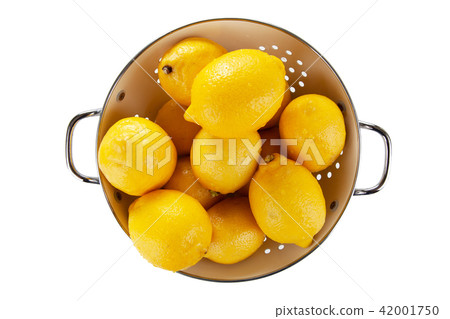 Lemons in a colander Lemons in a colander 42001750