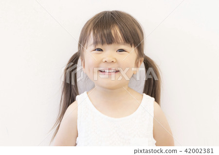 可愛的三歲女孩 42002381