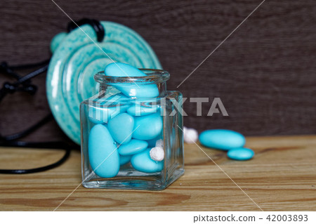 Decorative jar with bow and blue stones  42003893