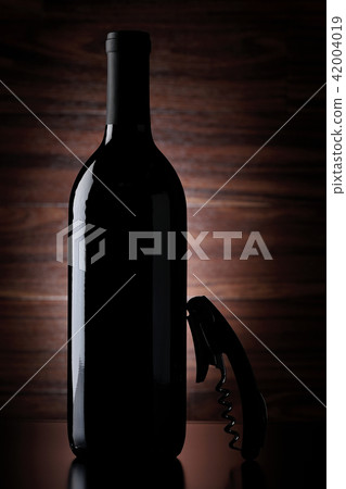 Silhouette - Wine Bottle and Opener - Silhouette - Wine Bottle and Opener - 42004019