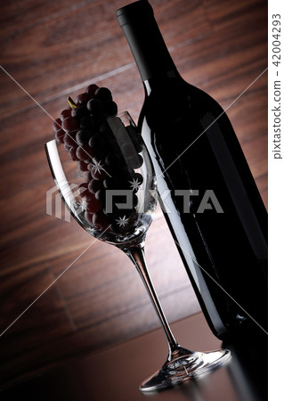 Silhouette - wine bottle and grapes and glasses ~ Silhouette - wine bottle and grapes and glasses ~ 42004293