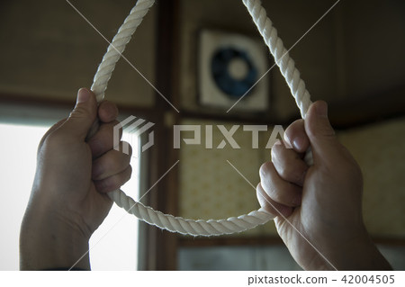 A worried man 42004505