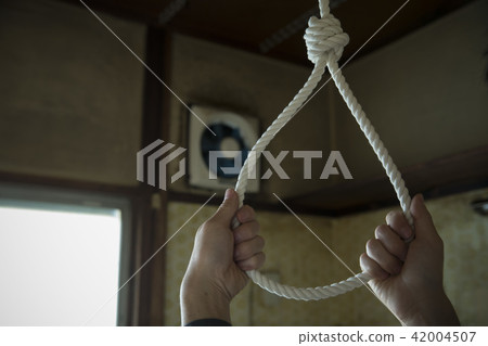 A worried man 42004507