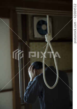 A worried man 42004512