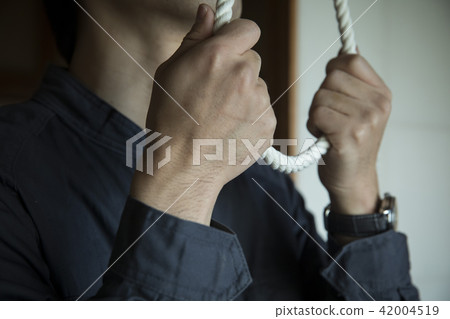 A worried man 42004519