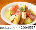 Avocado and tuna salad 42004557