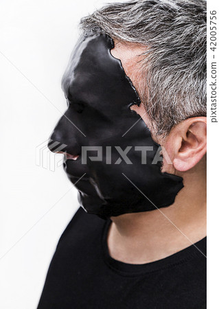 Male patient with skin seaweed black mask on face 42005756