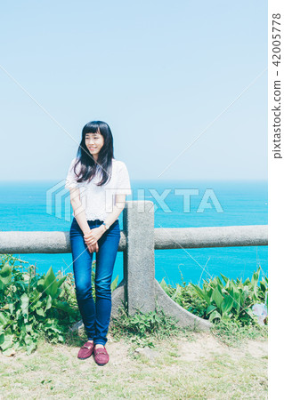 亞洲台灣基隆白米甕炮台女性女人女孩海洋草地人像肖像 亞洲台灣基隆白米甕炮台女性女人女孩海洋草地人像肖像 42005778
