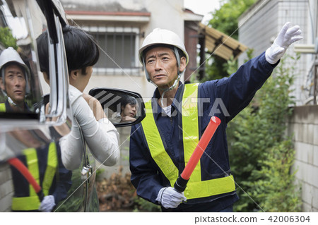 Traffic control 42006304