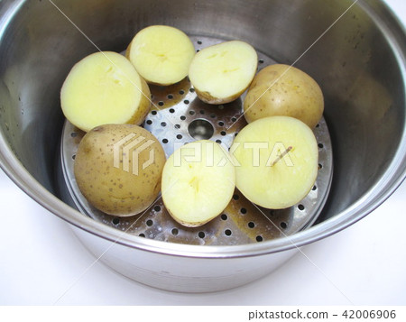 Potatoes steamed (steamed) with a steamer (baron) stab a toothpick 42006906
