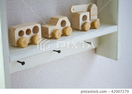 Car toys made of wood 42007279