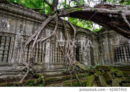 Angkor monuments 42007403