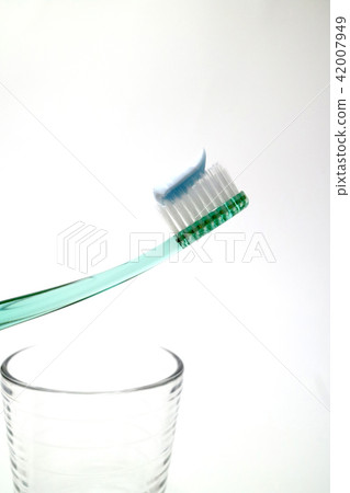 Healthy tooth life object Healthy tooth life object 42007949