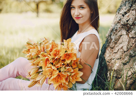 girl with bouquet 42008666
