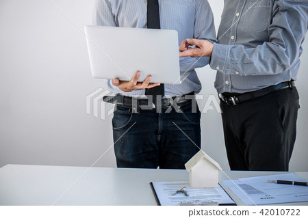 Car and Home insurance concept, broker agent presenting and cons Car and Home insurance concept, broker agent presenting and cons 42010722