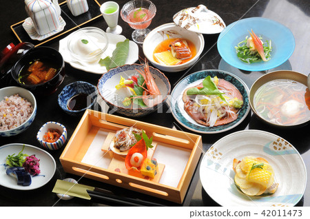 Meals of Japanese-style meal of hot-spring inn 42011473