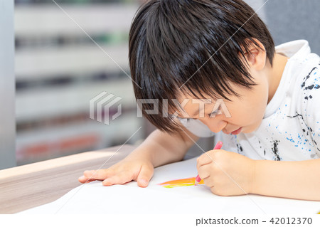 孩子們畫畫 42012370